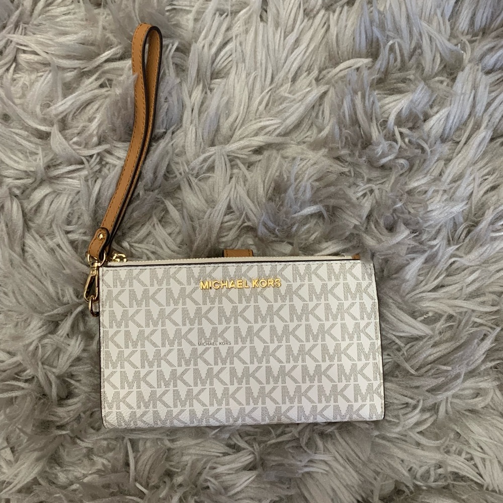 Michael Kors wristlet